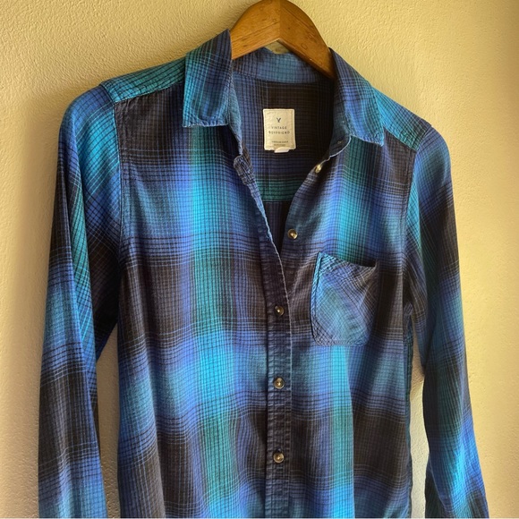 American Eagle Outfitters The Vintage Boyfriend Plaid Viscose Blend Shirt. Small - Picture 5 of 10